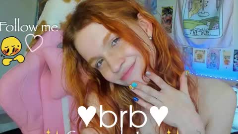 Snapshot of elly_milas chatting on 12/16/25, 09:03 Elly Fansly online show from 12/16/25, 09:03