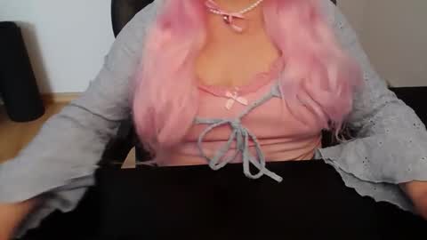 Snapshot of elly_petite chatting on 03/22/26, 08:29 Elly online show from 03/22/26, 08:29