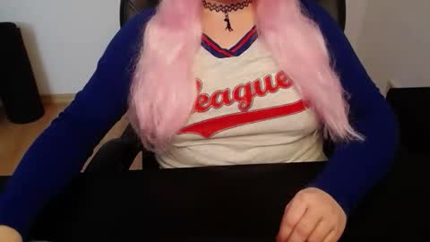 Snapshot of elly_petite chatting on 03/23/26, 07:12 Elly online show from 03/23/26, 07:12
