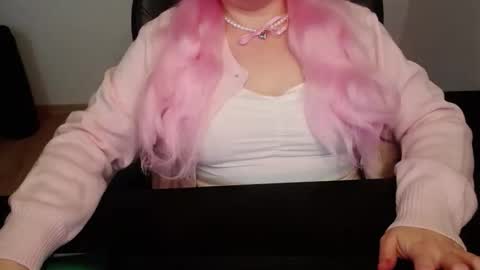 Snapshot of elly_petite chatting on 03/25/26, 07:03 Elly online show from 03/25/26, 07:03