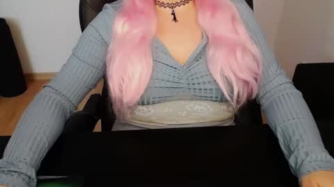 Snapshot of elly_petite chatting on 03/28/26, 07:30 Elly online show from 03/28/26, 07:30