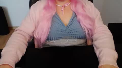 Snapshot of elly_petite chatting on 03/29/26, 08:14 Elly online show from 03/29/26, 08:14