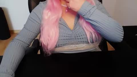 Snapshot of elly_petite chatting on 03/30/26, 02:40 Elly online show from 03/30/26, 02:40