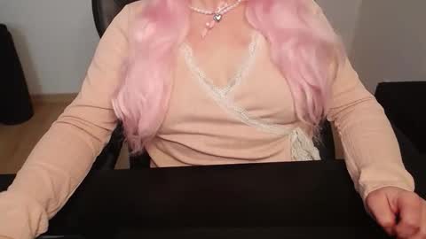Snapshot of elly_petite chatting on 03/31/26, 03:34 Elly online show from 03/31/26, 03:34