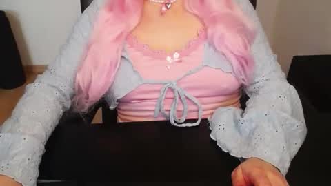 Snapshot of elly_petite chatting on 04/03/26, 06:33 Elly online show from 04/03/26, 06:33