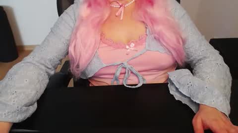 Snapshot of elly_petite chatting on 04/05/26, 12:57 Elly online show from 04/05/26, 12:57