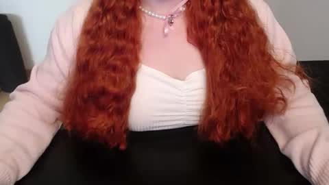 Snapshot of elly_petite chatting on 04/10/26, 02:22 Elly online show from 04/10/26, 02:22