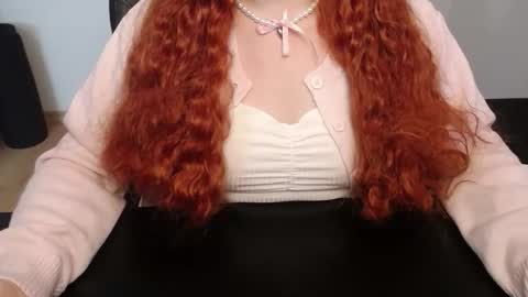 Snapshot of elly_petite chatting on 04/11/26, 07:13 Elly online show from 04/11/26, 07:13