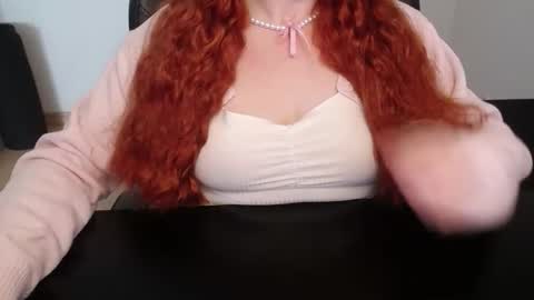 Snapshot of elly_petite chatting on 04/11/26, 07:56 Elly online show from 04/11/26, 07:56