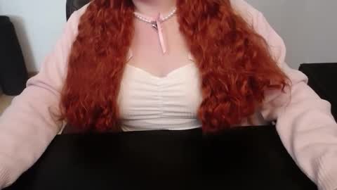 Snapshot of elly_petite chatting on 04/12/26, 01:27 Elly online show from 04/12/26, 01:27
