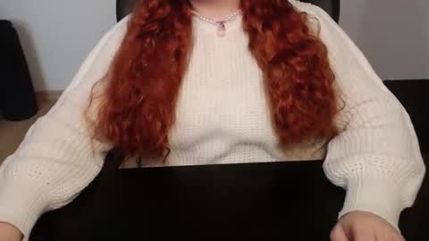 Snapshot of elly_petite chatting on 04/13/26, 12:54 Elly online show from 04/13/26, 12:54