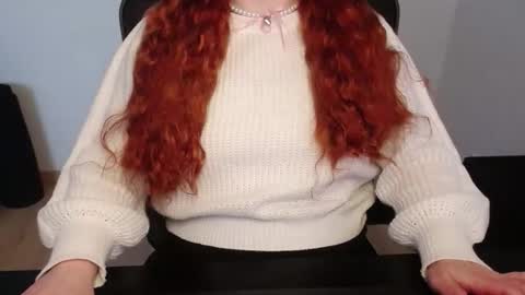 Snapshot of elly_petite chatting on 04/14/26, 04:46 Elly online show from 04/14/26, 04:46