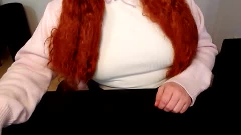 Snapshot of elly_petite chatting on 05/11/26, 02:45 Elly online show from 05/11/26, 02:45