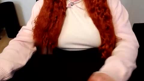 Snapshot of elly_petite chatting on 05/11/26, 06:49 Elly online show from 05/11/26, 06:49