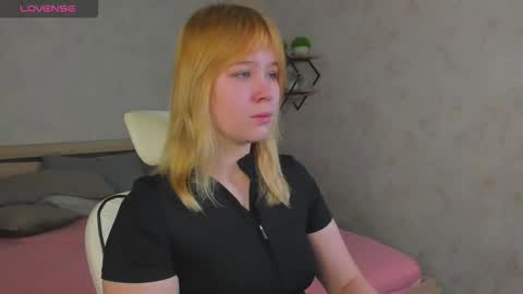 ellya_castro online show from 11/28/25, 12:02