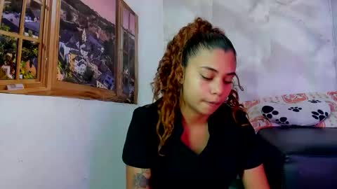 Snapshot of ellybloom chatting on 04/19/26, 01:43 ellybloom online show from 04/19/26, 01:43