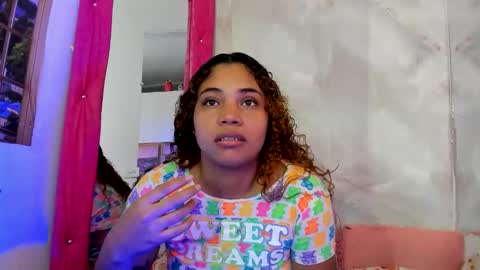 Snapshot of ellybloom chatting on 04/30/26, 02:01 ellybloom online show from 04/30/26, 02:01