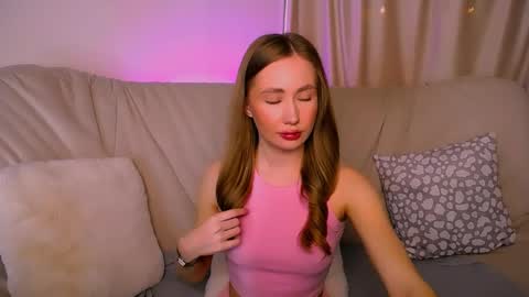 Snapshot of ellycolins_ chatting on 03/17/26, 03:33 Elly online show from 03/17/26, 03:33