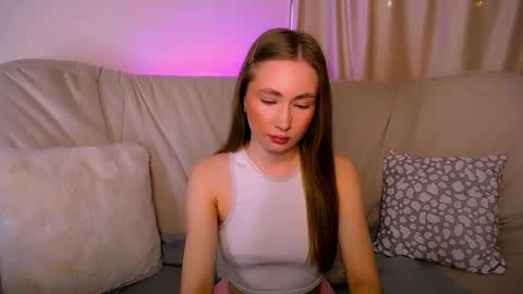 Snapshot of ellycolins_ chatting on 03/28/26, 03:17 Elly online show from 03/28/26, 03:17
