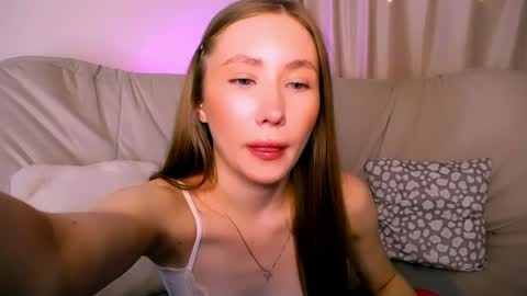 Snapshot of ellycolins_ chatting on 04/18/26, 03:10 Elly online show from 04/18/26, 03:10
