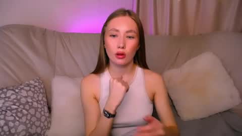 Snapshot of ellycolins_ chatting on 05/03/26, 02:50 Elly online show from 05/03/26, 02:50