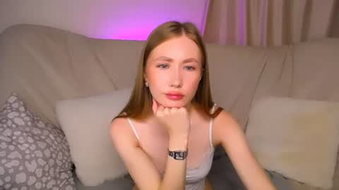 Snapshot of ellycolins_ chatting on 06/19/26, 03:22 Elly online show from 06/19/26, 03:22