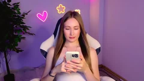 Snapshot of ellycolins_ chatting on 07/08/26, 03:22 Elly online show from 07/08/26, 03:22
