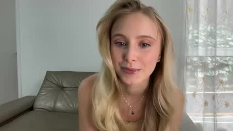 ellykeyofficial online show from 06/08/26, 07:36