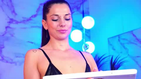 Elly online show from 11/20/25, 09:36