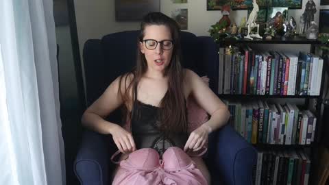 Snapshot of ellynaomi chatting on 01/11/25, 04:14 Elly Naomi online show from 01/11/25, 04:14