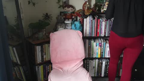 Snapshot of ellynaomi chatting on 10/19/25, 04:18 Elly Naomi online show from 10/19/25, 04:18