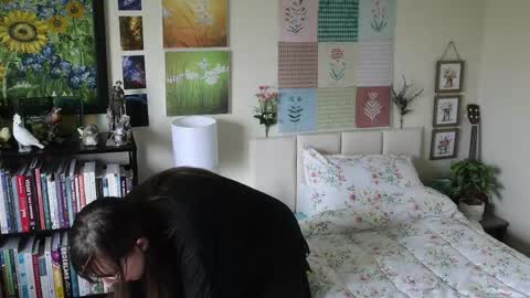 Elly Naomi online show from 05/09/26, 04:56