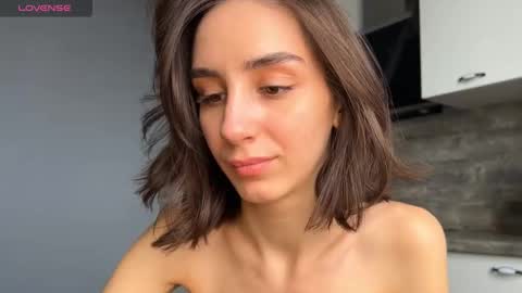 Im online Fri Sun Mon Tue Thu Fri Sat3 from 1000 online show from 03/06/25, 08:30