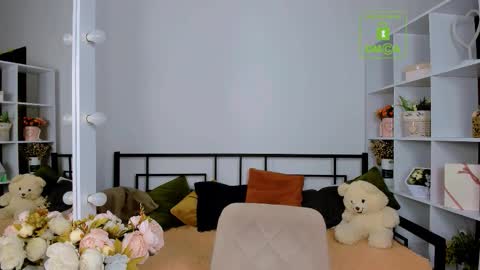 elma_lily online show from 12/01/25, 07:02