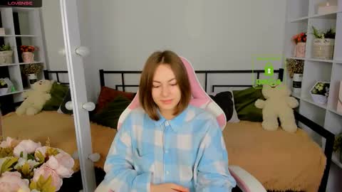 elma_lily online show from 12/15/25, 06:50