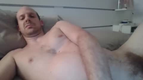 Snapshot of elmatirestrepo chatting on 03/08/26, 03:32 Mati Restrepo online show from 03/08/26, 03:32