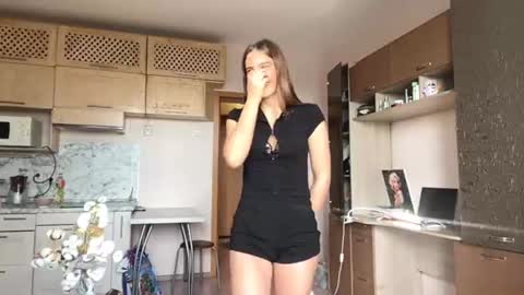 Snapshot of elnagreder chatting on 06/12/26, 09:19 Lina online show from 06/12/26, 09:19