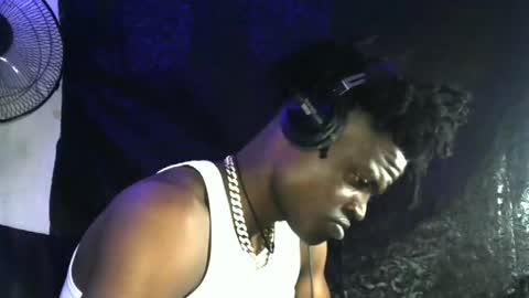 Snapshot of elniga21 chatting on 01/11/25, 10:18 EL NIIGGGAA 21 EL NIGGA 21 online show from 01/11/25, 10:18