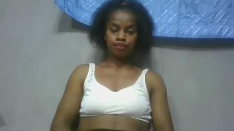elodie228680 online show from 05/13/26, 07:06