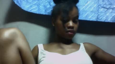 elodie228680 online show from 06/02/26, 07:10