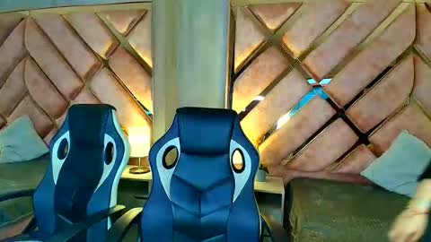 Elodie  online show from 04/23/26, 12:29