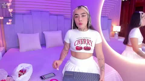 Elodie  online show from 02/11/25, 12:05