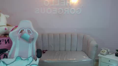 Snapshot of elody_a chatting on 02/21/25, 09:45 Elody online show from 02/21/25, 09:45