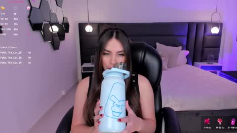Snapshot of eloisaolivero chatting on 02/24/25, 05:42 ELOISA OLIVERO online show from 02/24/25, 05:42