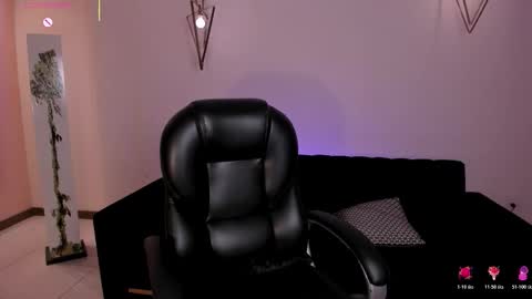 ELOISA OLIVERO online show from 11/25/25, 07:47