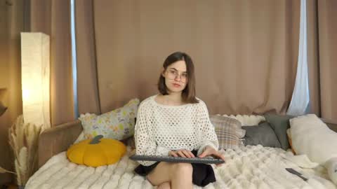 Snapshot of eloisaranft chatting on 03/18/26, 08:17 Eliza online show from 03/18/26, 08:17