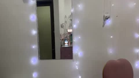 Snapshot of eloisprovino chatting on 07/24/26, 04:32 Eva online show from 07/24/26, 04:32