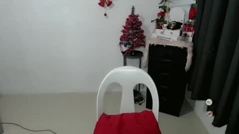Snapshot of elora_charming chatting on 01/08/25, 02:14 elora_charming online show from 01/08/25, 02:14