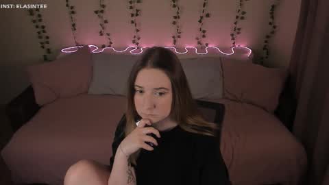 Snapshot of elovinora chatting on 03/21/26, 07:06 Ela give me a thumbs up if you like it and this is important for the development of the account online show from 03/21/26, 07:06