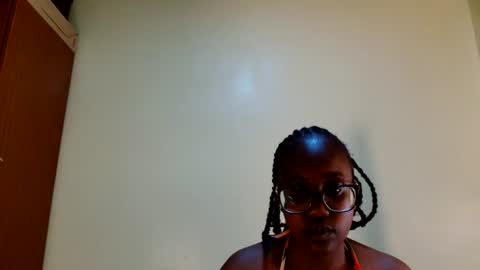 Snapshot of elowen655796 chatting on 07/01/26, 09:55 ELOWENA online show from 07/01/26, 09:55